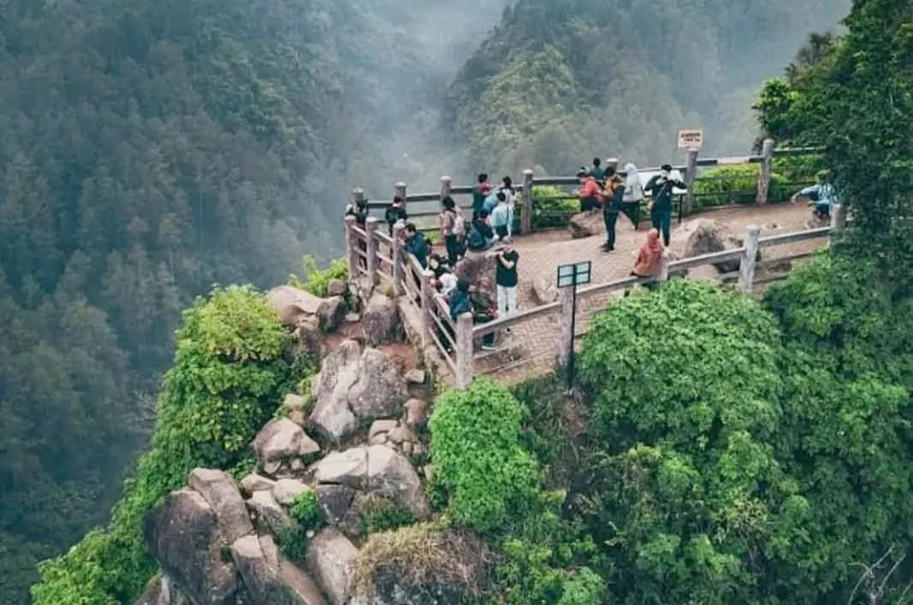 destinasi wisata pulau jawa bandung