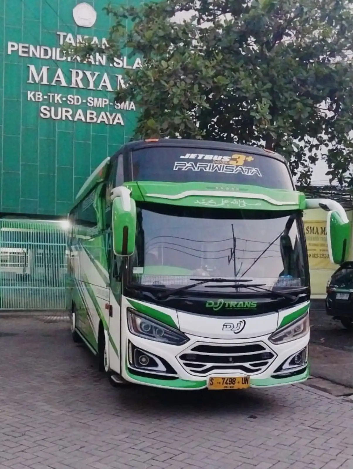 sewa bus pariwisata surabaya (1)
